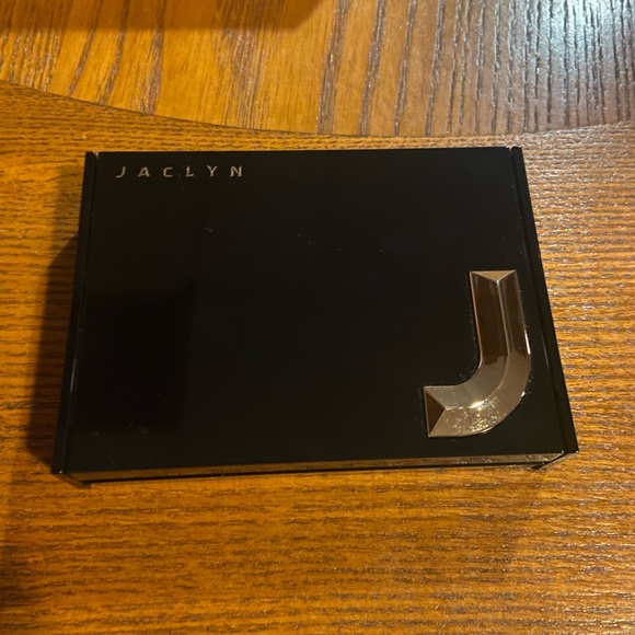 Jaclyn Cosmetics Bronze and Blushing Duo - Picture 5 of 6